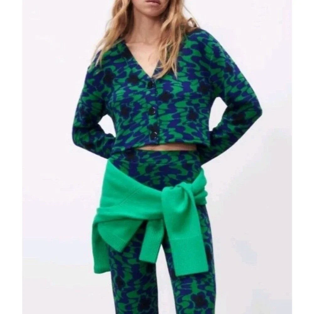 ZARA Jacquard Floral Knit V-Neck Cardigan – Size Small – Green & Black – EUC - Picture 8 of 9